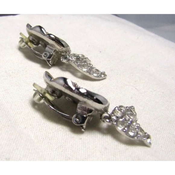 CHANEL Camilla Flower & Rhinestones CC Logo Drop Clip On Earrings - Picture 4 of 10